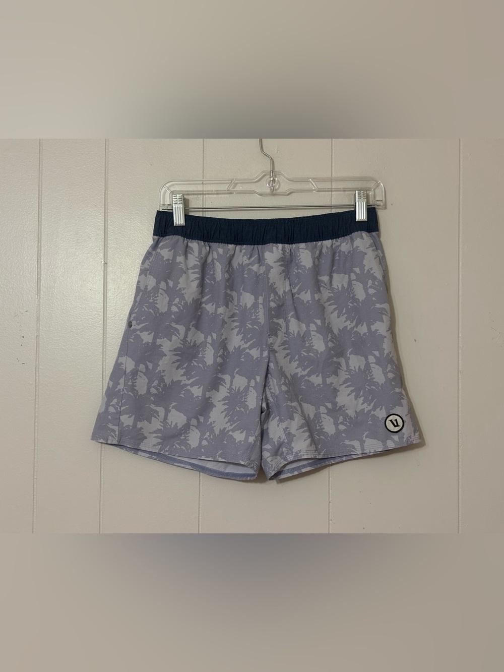 Vuori Men’s Cape 6” Swim Shorts V369 Palm Print Gray Blue Size S